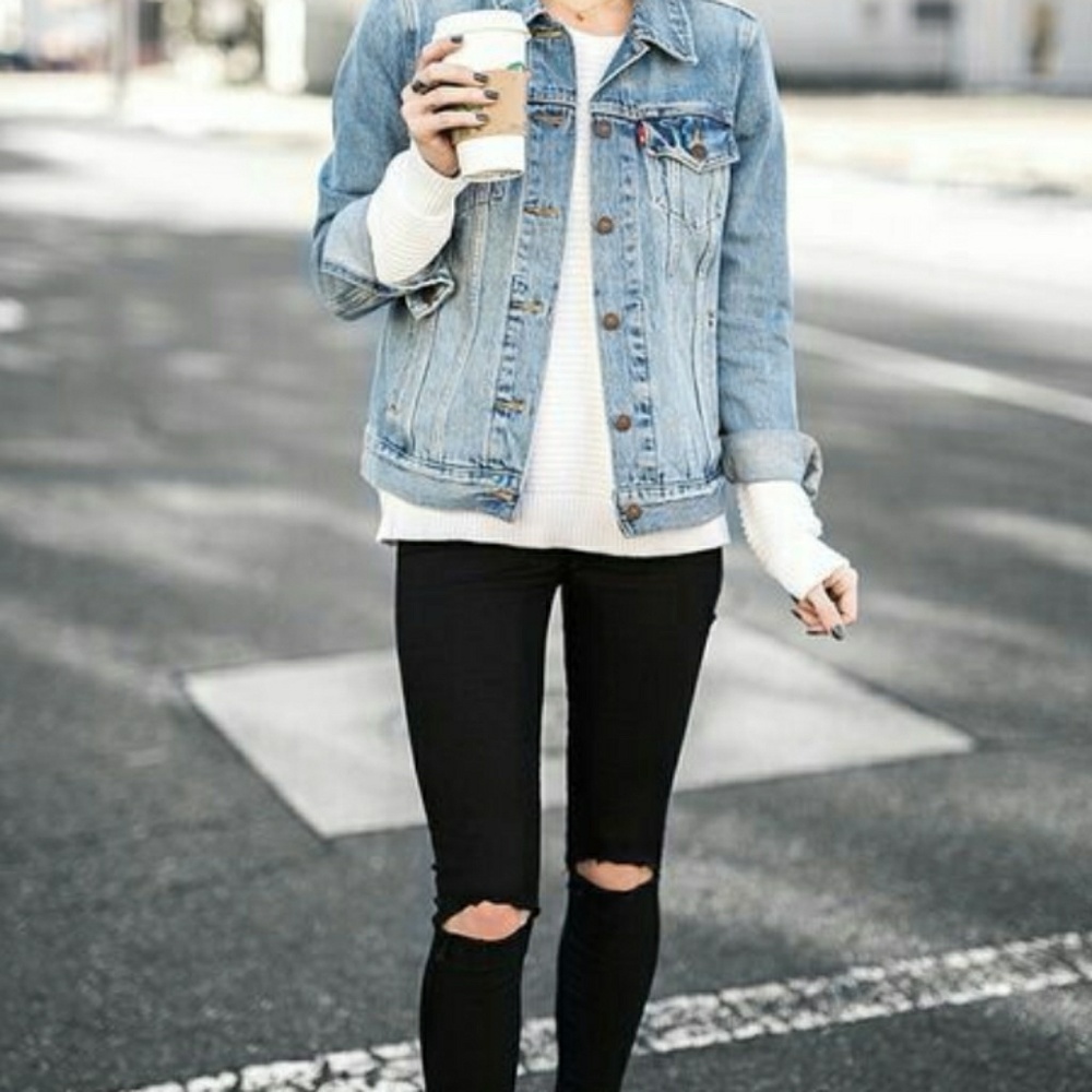 Women's distress denim jacket. - Picture 5 of 8
